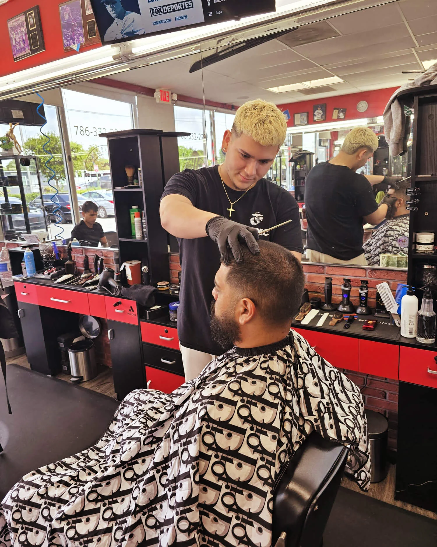 Professional master barber Luis Jr